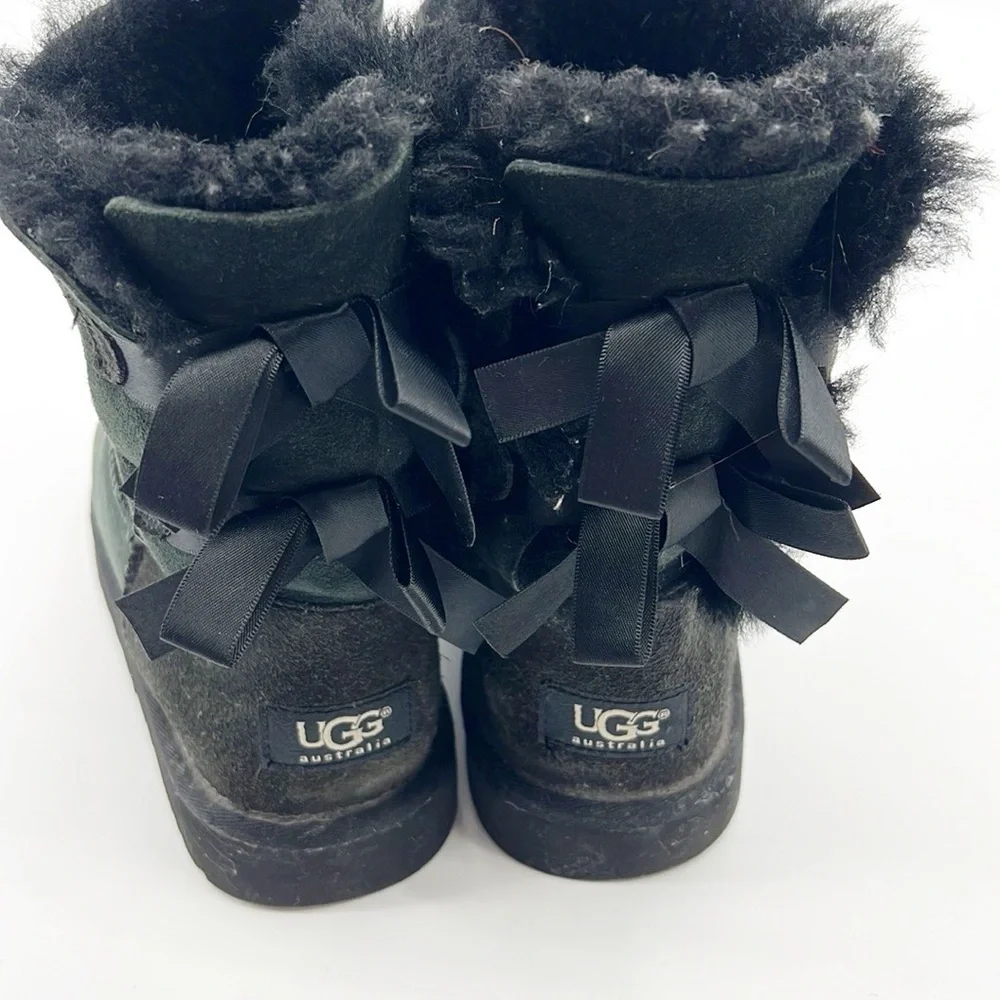 Ugg Mini Bailey Bow Black size 4